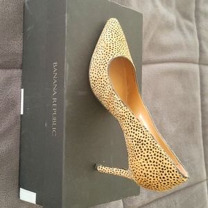 banana republic  cheetah pumps